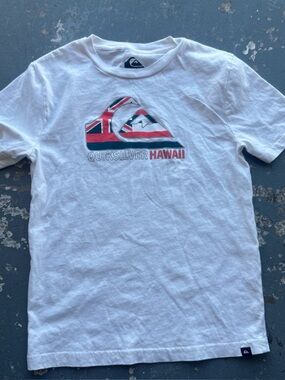 Quiksilver White T‑Shirt with Red and Dark Teal Logo
